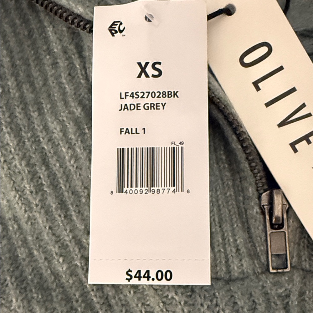 Elegant Jade Grey Women's Turtleneck Sweater - Picture 6 of 7